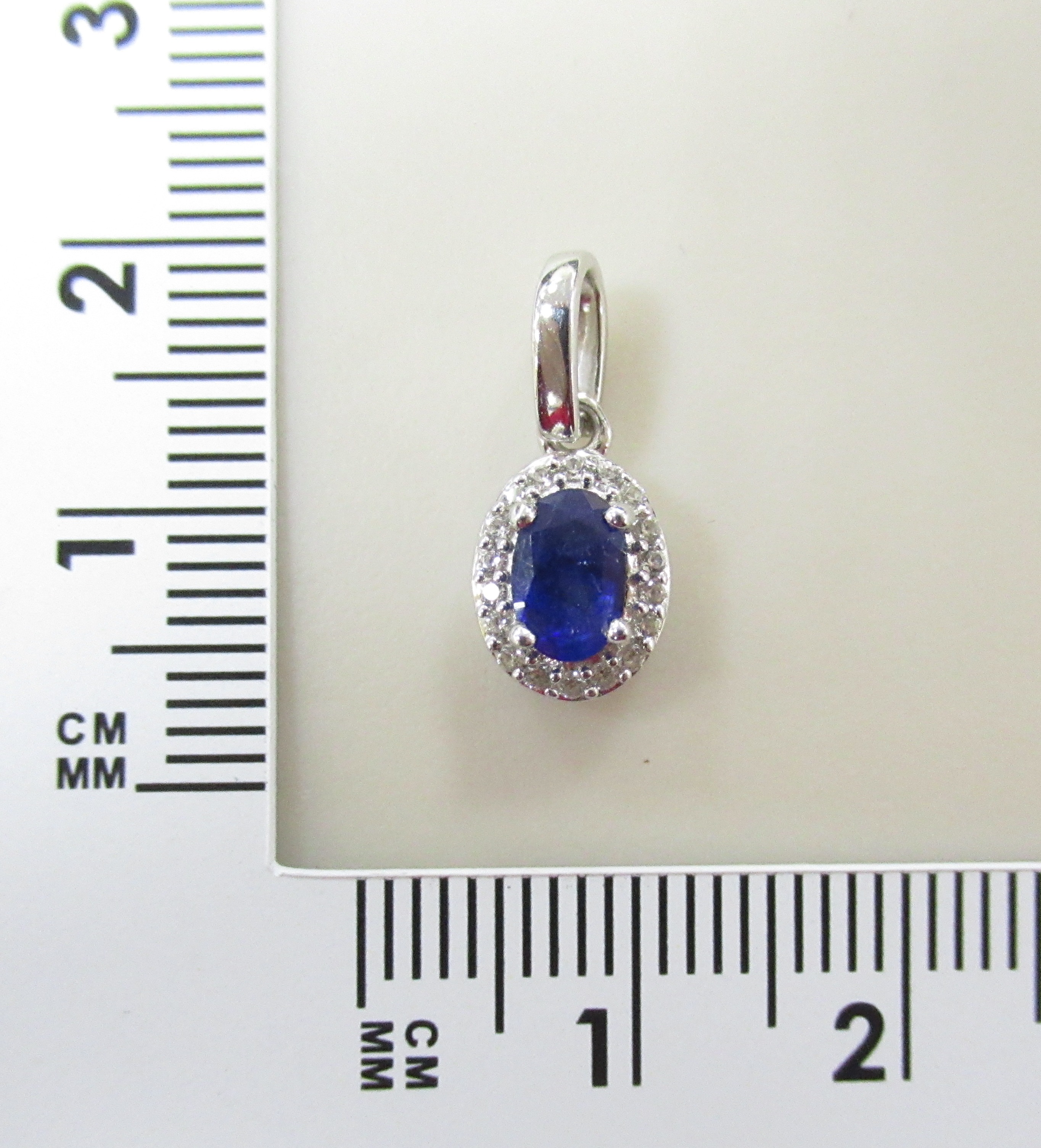 Серебряная подвеска 925 пробы; вставки 1 Сапфир 0,66 ct F/2; 18 Циркон бесцв. 0,13 ct;